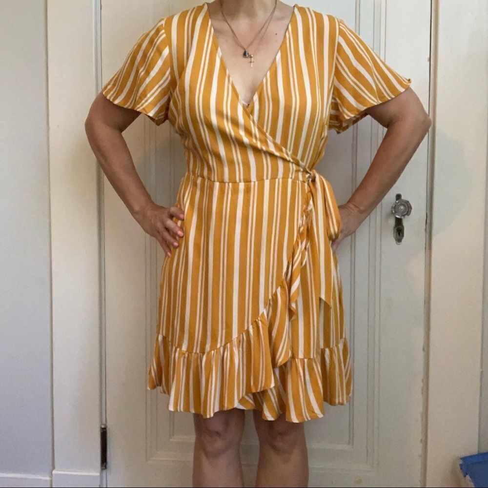 Nwot Xhiliration gold & white summer dress